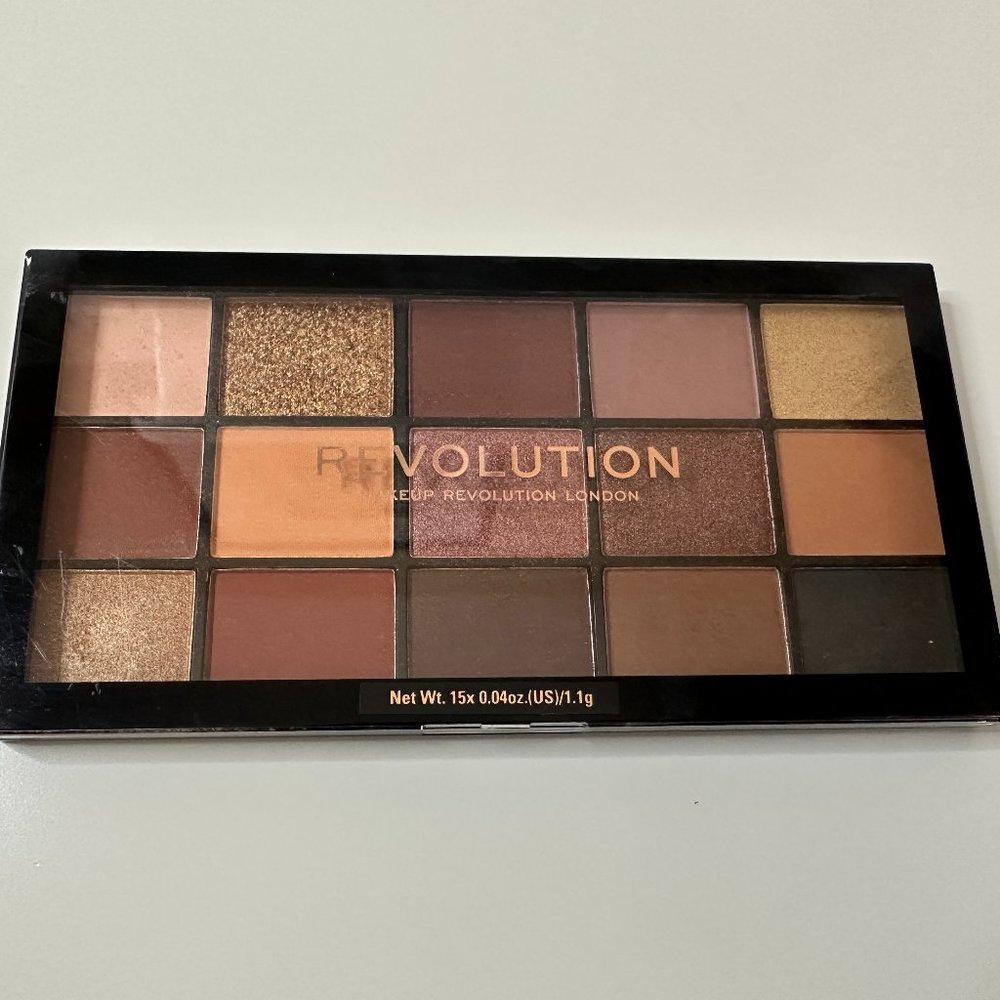 Makeup Revolution Reloaded Palette Velvet Rose